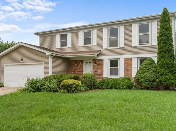 980 Sandalwood Ln, Crystal Lake, IL 60014