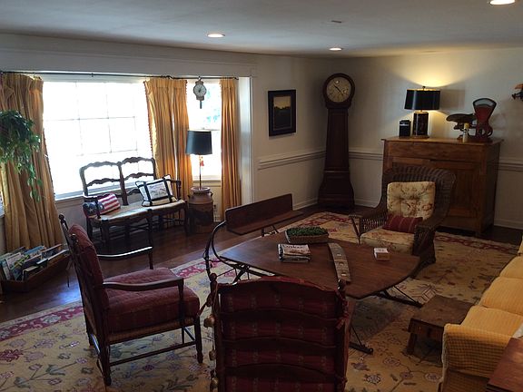 Living room w/gas fp