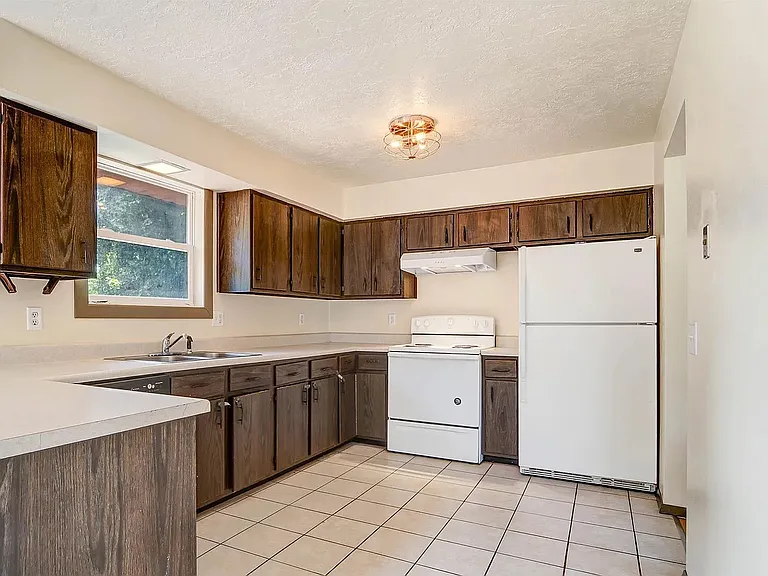 5131 Lakewind Dr #1 — Photo 6