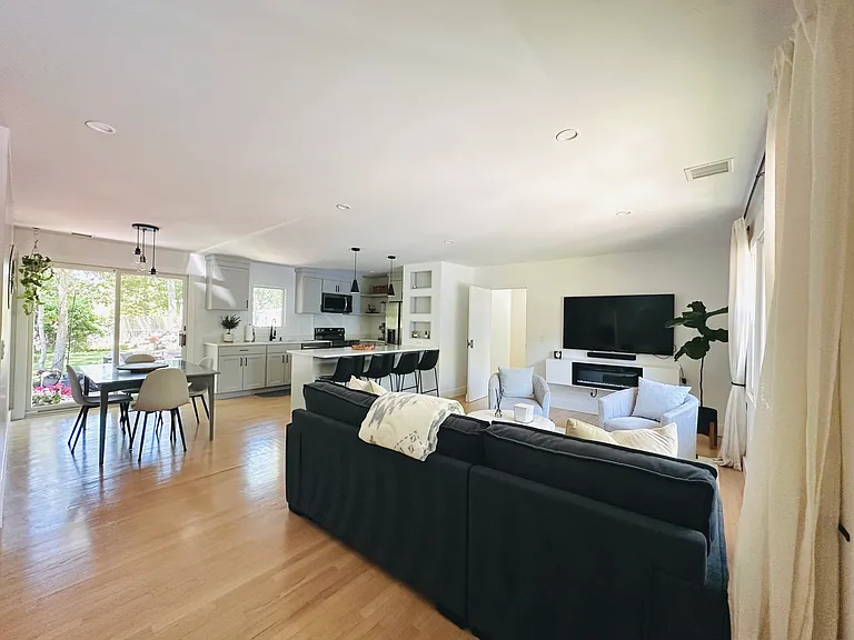 45 Yale Dr — Photo 3