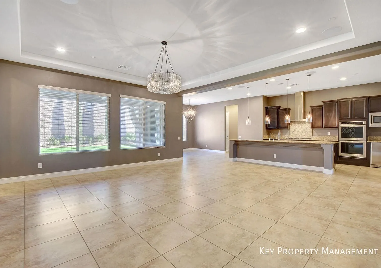 Luxurious 4-Bedroom Residence in Guard-Gated Club at Madeira Canyon — Photo 4
