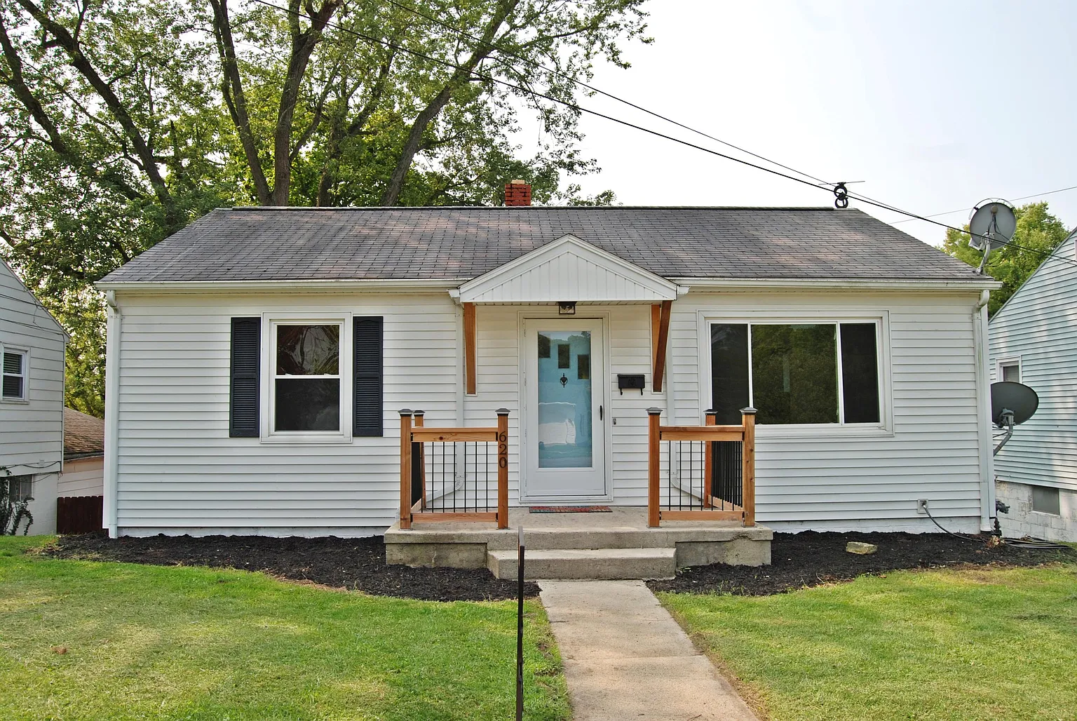 620 Eastern Ave photo 1