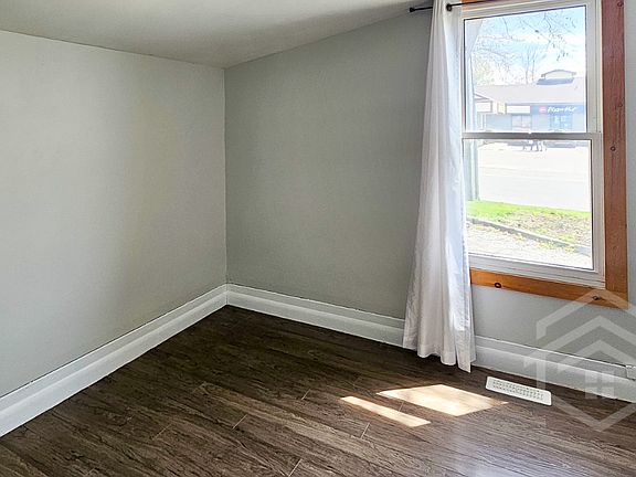 3rd image of 311 Talbot St W #2