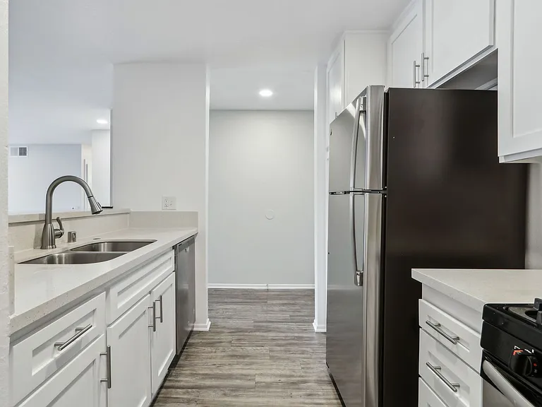 5235 Kester Ave — Photo 12