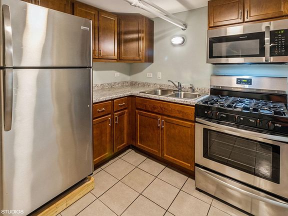 3rd image of 10317 Chaucer St