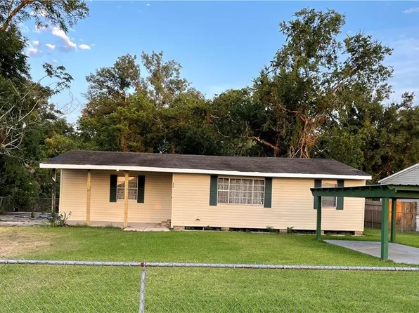 333 Killona Dr, Killona, LA 70057