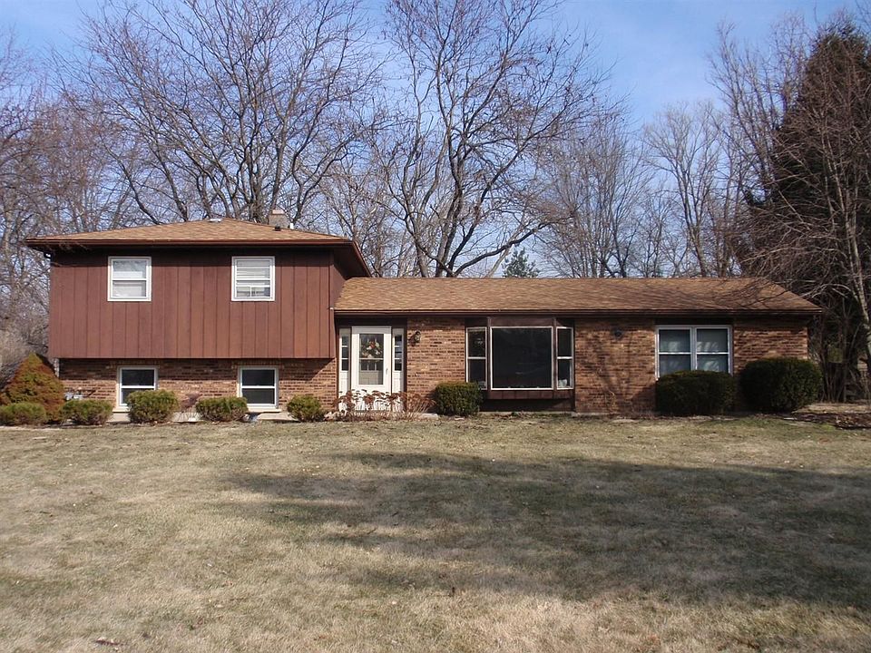 1st image of 42W440 Foxfield Dr