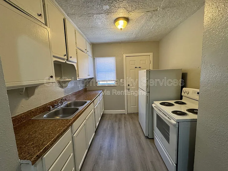 2820 NW 23rd St — Photo 7