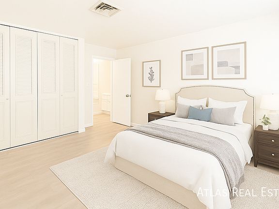 2nd image of 1009 13th Ave Unit 206