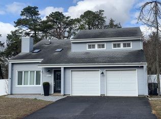 1052 Lake Placid Dr, Toms River, NJ 08753