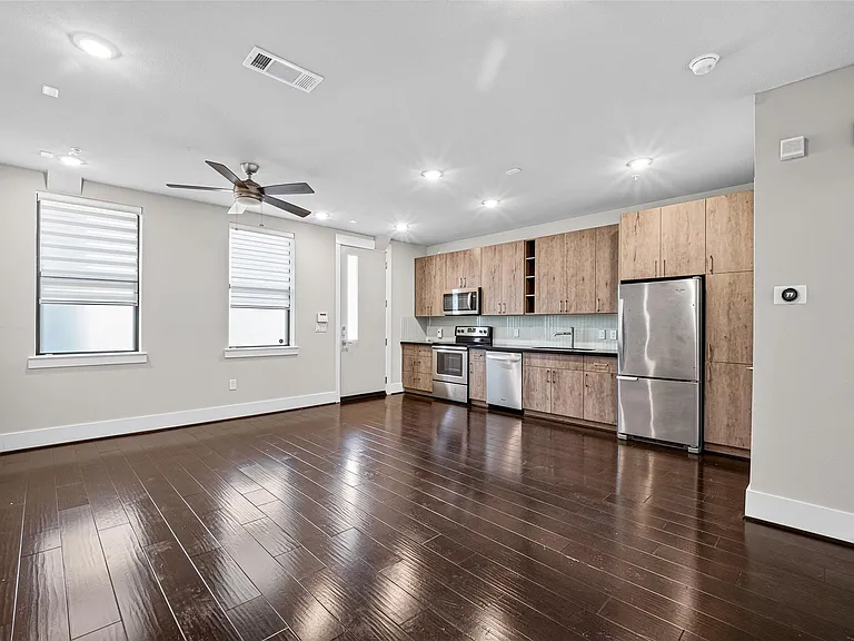2401 Crawford St #B209 — Photo 22