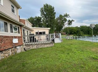 150 Georgia Shore Rd, Saint Albans, VT 05478