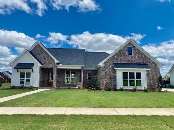 221 Chestnut Oak Dr, Florence, AL 35633