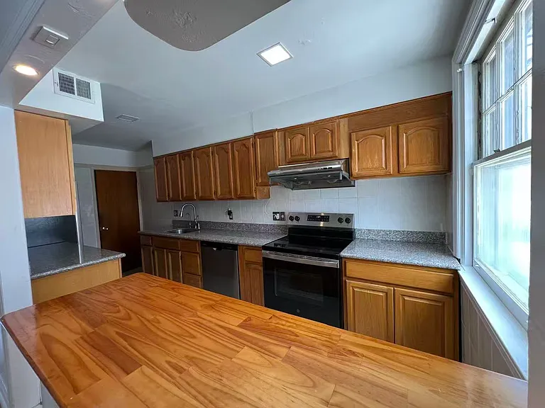 1931 Princeton Ave — Photo 6