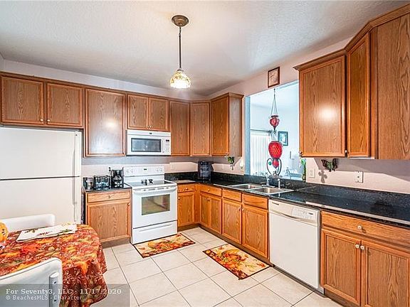 4th image of 2711 Willow Ln