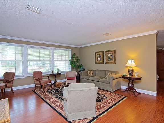 3rd image of 1824 Arden Way