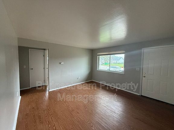 3rd image of 4948 Leeper St