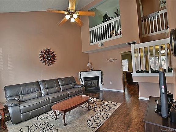 3rd image of 315 Wilkes Place Dr