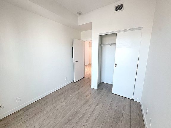 3rd image of 97 W Georgia St #1807