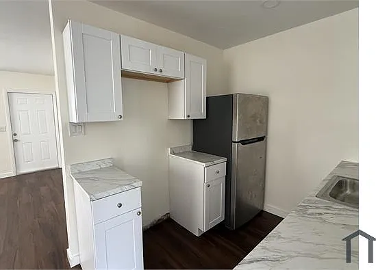 5201 Pinewood Ave — Photo 2
