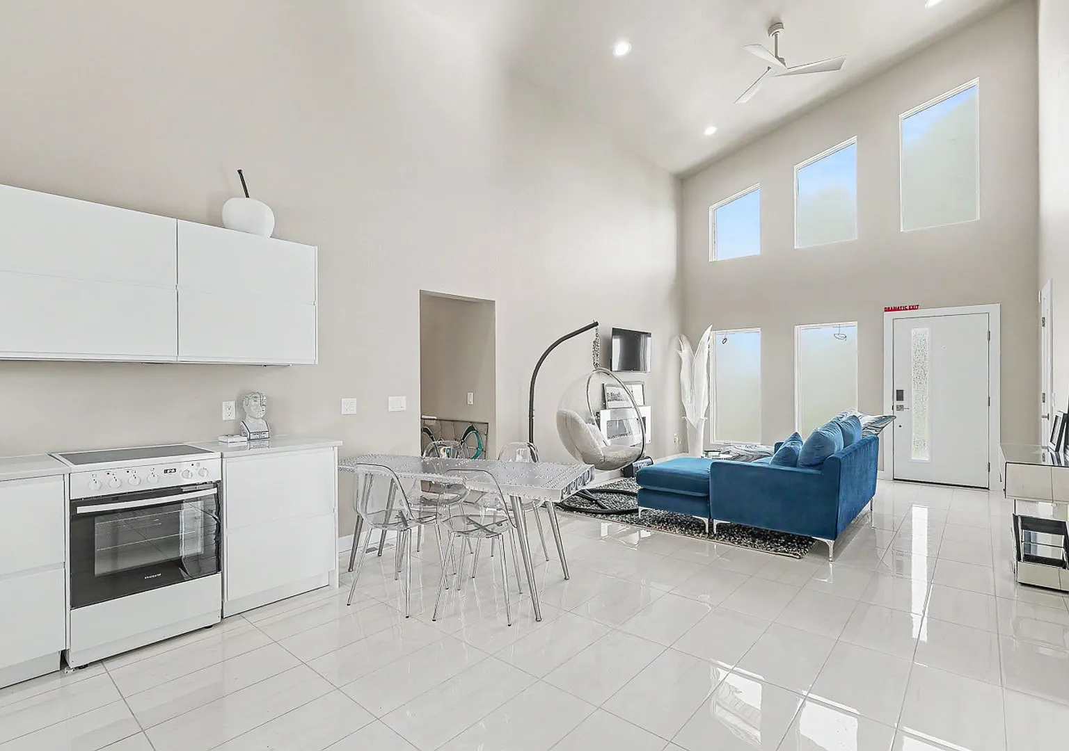 Rent: 2 bed unit — Photo 4
