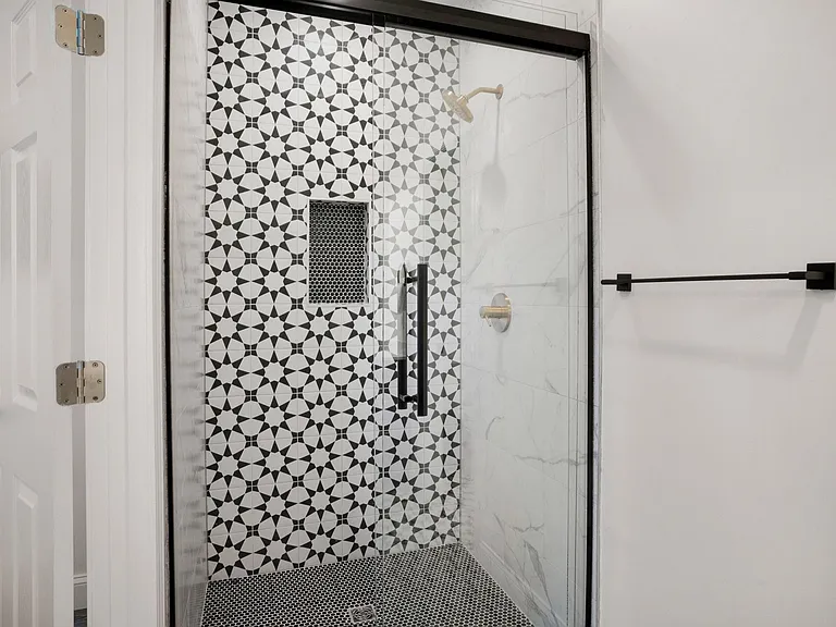 Full bathroom in master queen bedroom upstairs