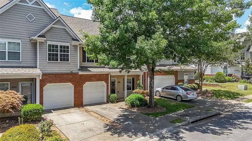 3 bed, 2.5 bath, 2026 sqft, $2,200 — Photo 1