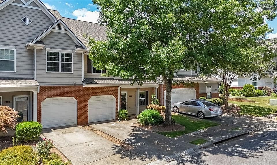 1st image of 2414 Suwanee Pointe Dr