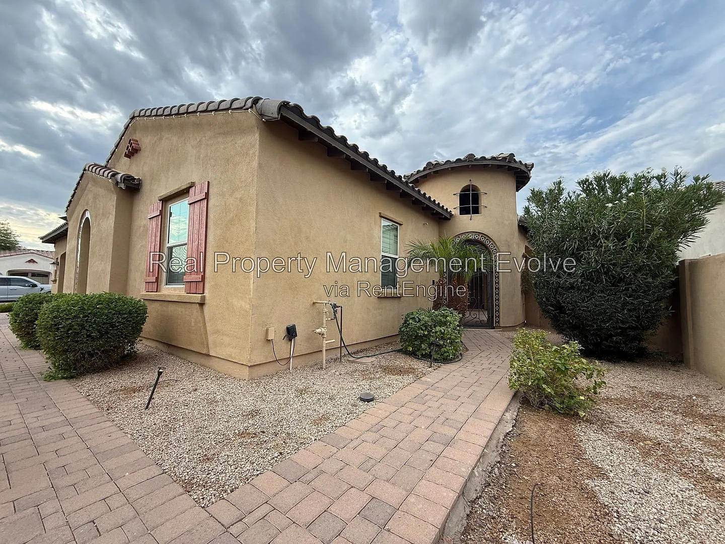 5 bed, 4.0 bath, 3650 sqft, $4,850 — Photo 4