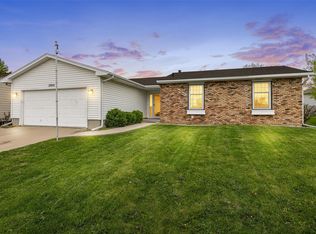 3904 Heather Ct SW, Cedar Rapids, IA 52404