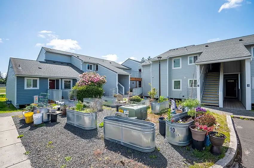 1st image of 235 SW Alder Ave #9614