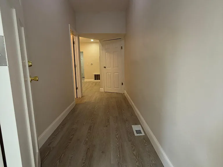 241 Hawthorne Ave — Photo 2