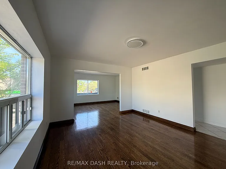 2973 Bloor St W #UPPER — Photo 12
