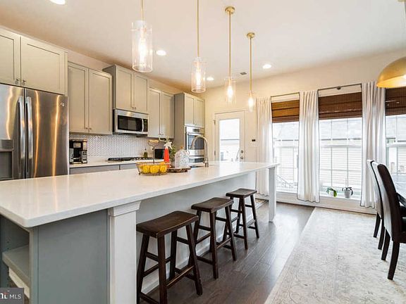 4th image of 853 Basswood Dr