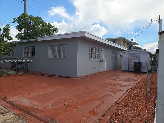 3rd image of 965 W 23rd St