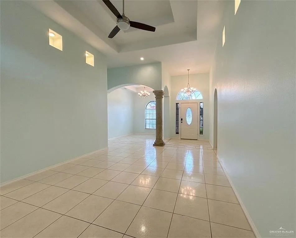 4 bed, 3.0 bath, 1818 sqft, $1,900 — Photo 3