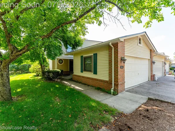 5666 Drake Hollow Dr W, West Bloomfield, MI 48322