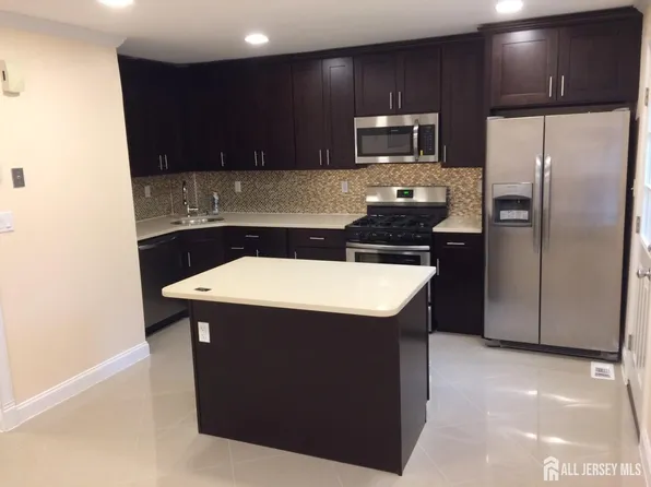 1 Mochen Ct, Sayreville, NJ 08872