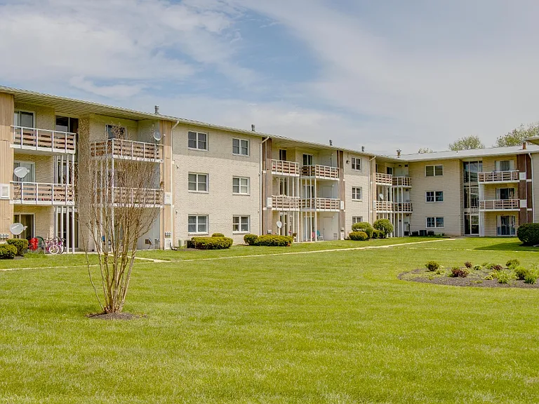 Hillside Terrace Apartments — Photo 2