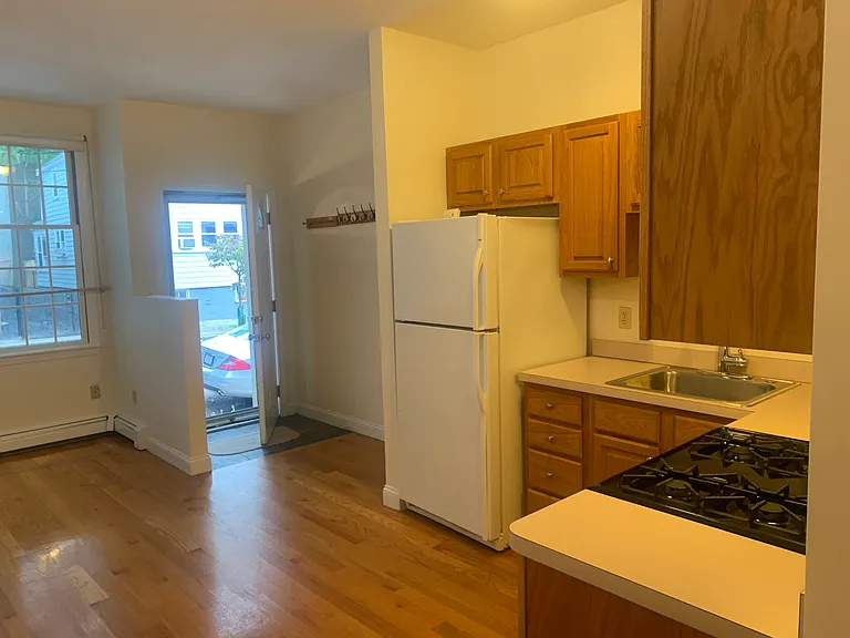 202 Hurley St — Photo 11
