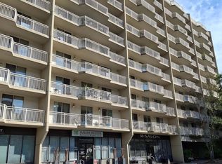 1055 River Rd, Edgewater, NJ 07020
