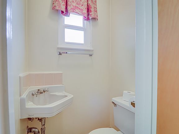 4th image of 22157 Brimhall Rd