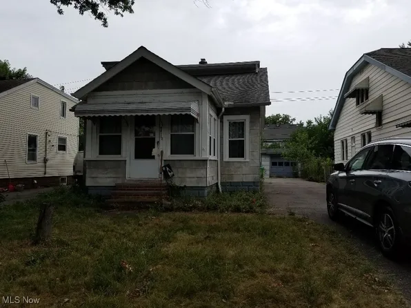 9811 Robinson Ave, Garfield Heights, OH 44125