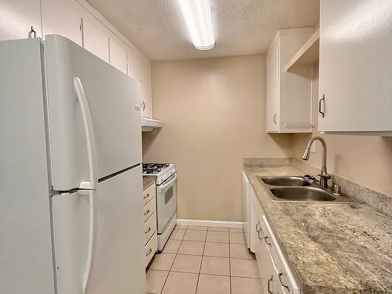 4275 McKellar Ln #7 — Photo 3