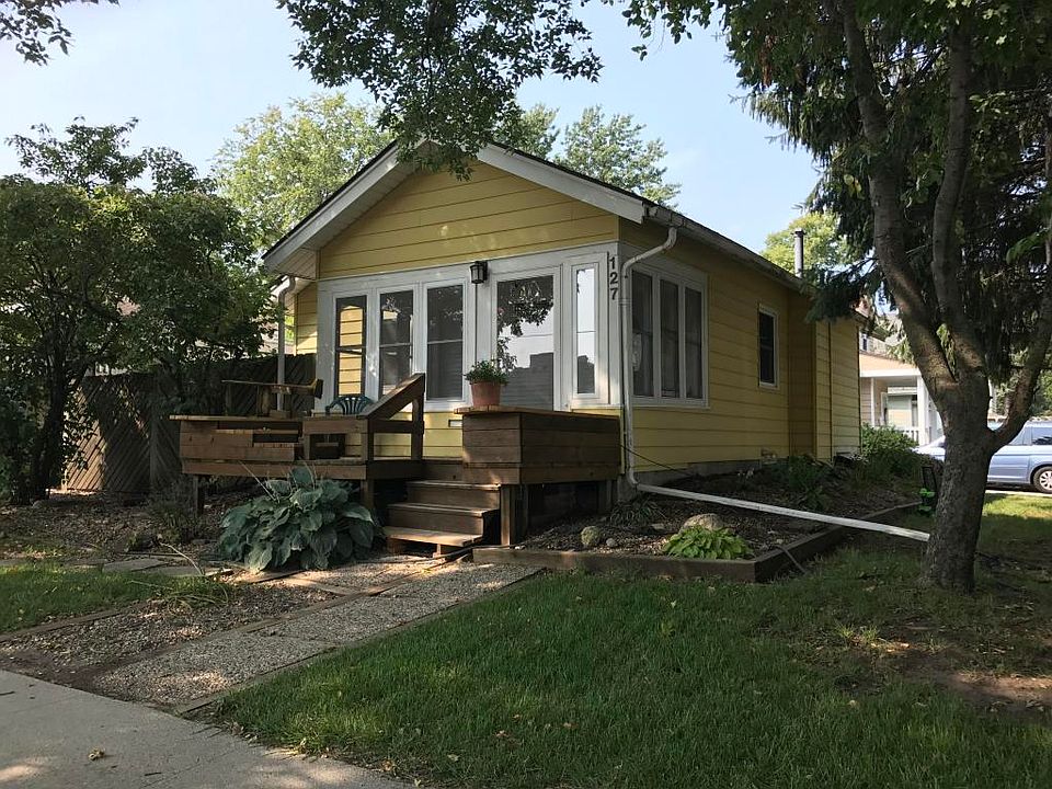 1st image of 127 N Oak Ave