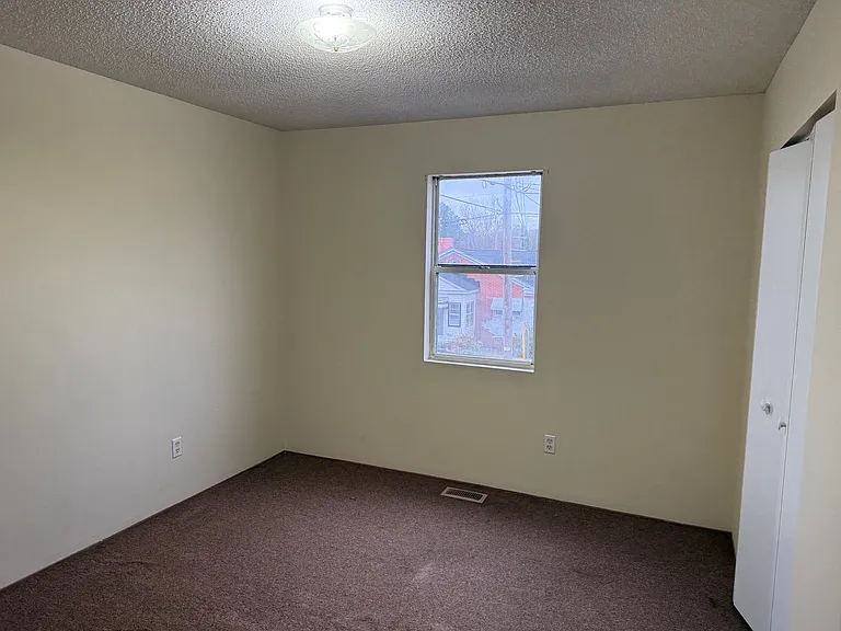 1016 Southern Ave — Photo 9