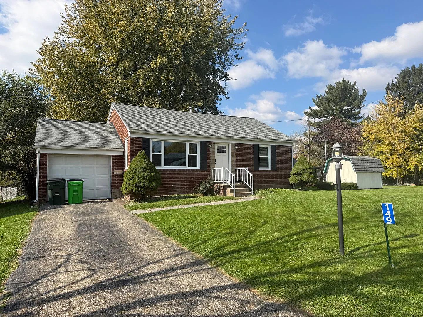 Beautifully Updated Brick Ranch for Rent Perry Township! — Photo 2