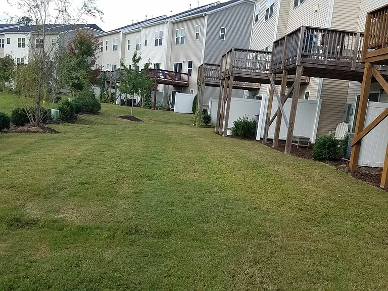 808 Suffield Way — Photo 22