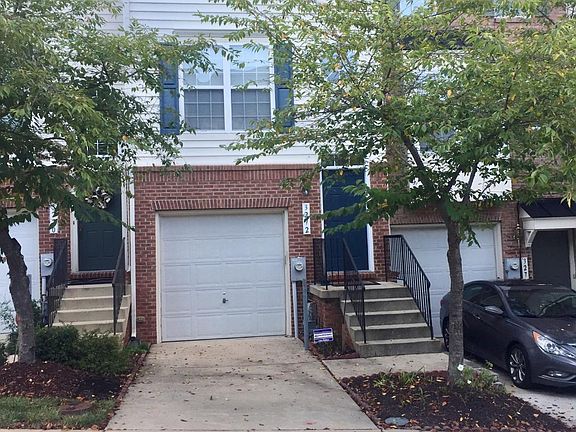 1 Car GARAGE Townhouse