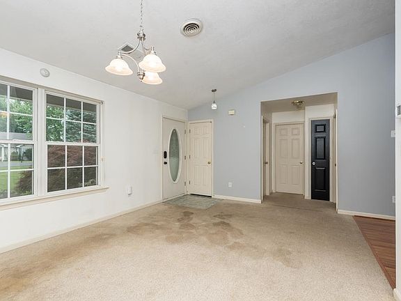 5th image of 23 Somerset Dr